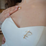 Broche Pin with Pearl in by REDAM JEWELRY