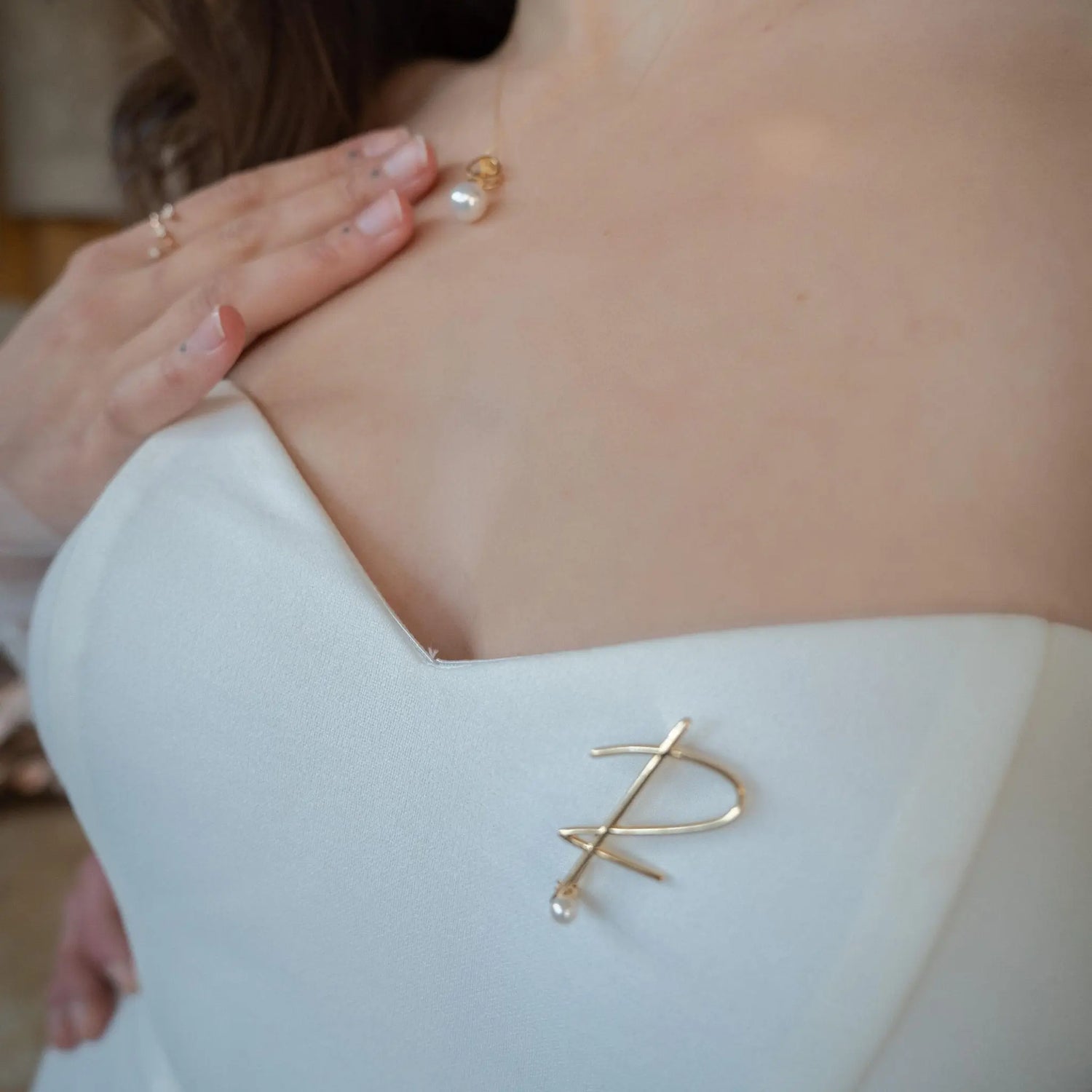 Broche Pin with Pearl in by REDAM JEWELRY